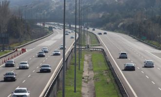 Tatil dönüşü Bolu geçişinde trafik akıcı....