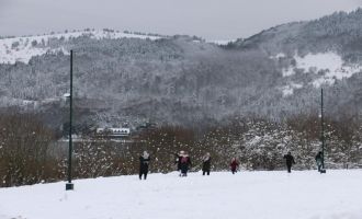 Tatilciler karın keyfini böyle çıkardı.......