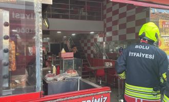 Tavuk döner dükkanında yangın paniği...