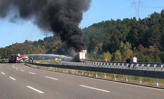 TEM Otoyolu’nda tır yanıyor