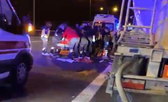 TEM'de arıza nedeniyle araçtan inen 2 kişiye tır çarptı.....