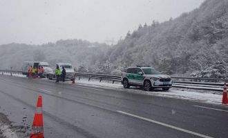 TEM’de aynı noktada 6 aracın karıştığı 3 farklı kaza: 1 yaralı
