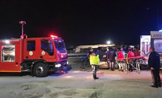 TEM'de bariyere çarpan otomobil parçalandı: 2 ağır yaralı