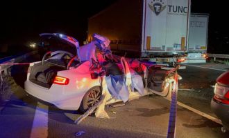 TEM'de feci kaza: Tıra çarpan otomobil kağıt gibi ezildi, 2 kişi hayatını kaybetti