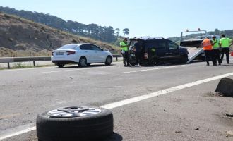 TEM'de hafif ticari aracın lastiği patladı: 9 yaralı