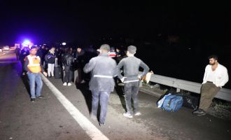 TEM’de lastiği patlayan yolcu otobüsünde yangın çıktı...