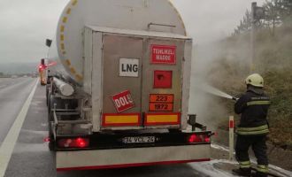 TEM'de LNG yüklü tankerde çıkan yangın büyümeden söndürüldü