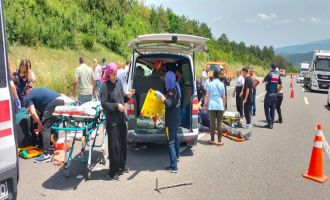 TEM'de minibüs takla attı: 1 ölü, 10 yaralı....