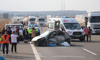 TEM’de, yoldaki lastiğe çarpmamak için manevra yapan kadın sürücü kazada hayatını kaybetti