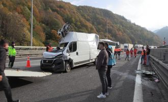 TEM'in Bolu geçişinde zincirleme kaza: 1 yaralı..