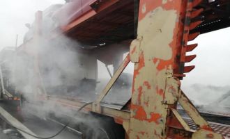 Tırın balataları tutuştu, sürücü dumandan etkilendi...