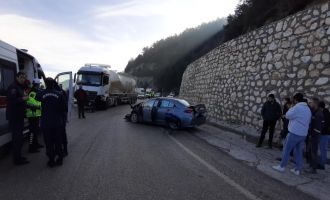 Tırla otomobil çarpıştı: 4 yaralı