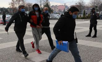 Tüfekle otomobil gasp eden gençten gazetecilere: ‘Çekin, benim gibi yıldız bulamazsınız’