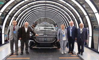 Türker Ateş Togg'un Gemlik Kampüsü'nde incelemelerde bulundu