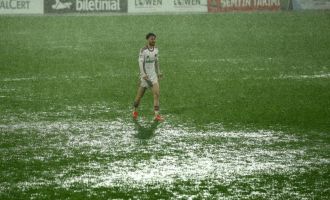 Ümraniyespor - Boluspor maçı yağmur nedeniyle yarıda kaldı