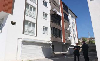 Uyurgezer olduğu iddia edilen genç kız 3’üncü kattan düştü