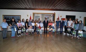 Vali Ümit Lise Birincilerini Tebrik Etti 