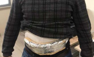 Vücuduna sardığı yarım kilo uyuşturucuyla yakalanan şüpheli tutuklandı