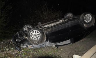 Yağışlı havada ters takla attılar, yara almadan kurtuldular