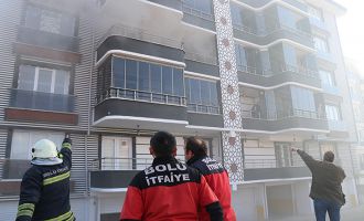Yangında mahsur kalanları itfaiye kurtardı...