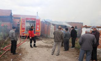 Yangında odunluk, garaj ve yemlik kullanılamaz hale geldi