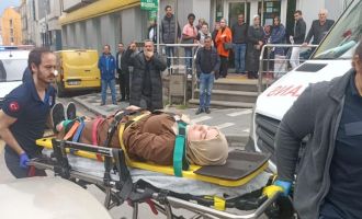 Yaya geçidinden geçen genç kıza otomobil çarptı.....