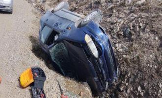 Yayla yolunda kontrolden çıkan otomobil şarampole yuvarlandı: 2 yaralı