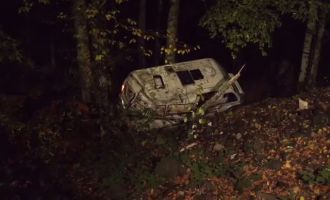 Yedigöller yolunda karavan uçuruma yuvarlandı: 1 yaralı