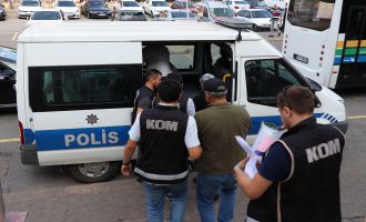 Yoksullara dağıtılan kömürü kalitesiz kömürle değiştiren zanlılar adliyede…