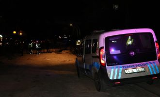 Yol çalışması uyarı tabelalarına aldırış etmedi, 4 metrelik çukura uçtu