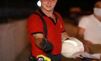 Yuvadan balkon boşluğuna düşen 50 yavru kırlangıç 3 saatte kurtarıldı