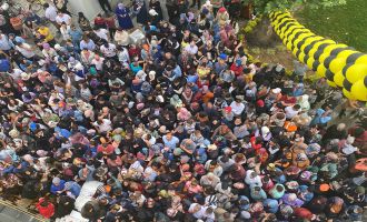 Yüzde 50 indirimi duyan mağazaya koştu