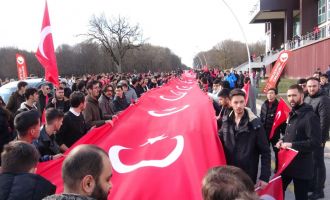 Yüzlerce öğrenci şehit düşen 12 kahraman asker için yürüdü