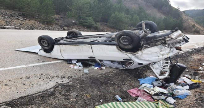 Takla atan otomobil hurdaya döndü: 3 yaralı.....