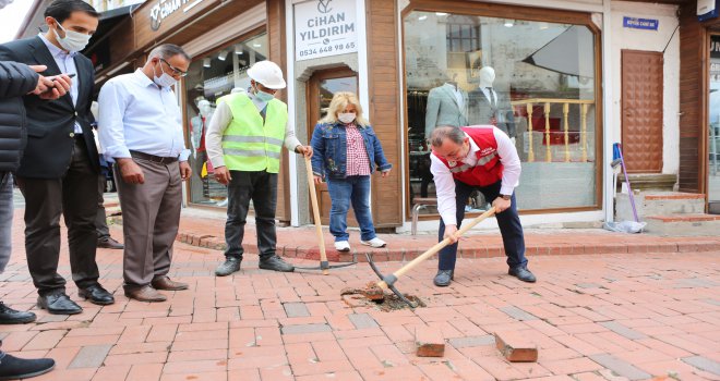Tarihi Yukarı Çarşı Arasta Projesi’nde ilk kazmayı Başkan Özcan vurdu