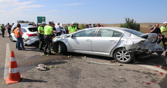 TEM Otoyolu savaş alanına döndü, 6 araç birbirine girdi: 8 yaralı