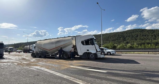 TEM Otoyolu'nda 2 tır çarpıştı: 1 yaralı....