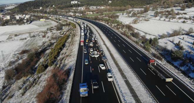 TEM’de 9 aracın karıştığı zincirleme kaza: 4 yaralı