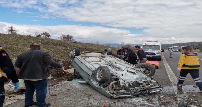 TEM'de kontrolden çıkan otomobil takla attı: 1'i ağır 4 yaralı