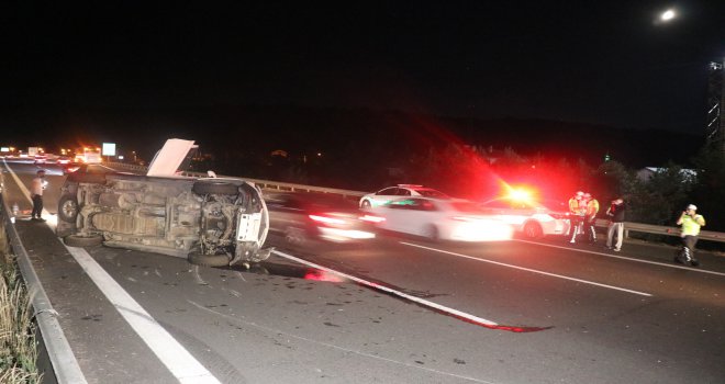 TEM’de otobüsle çarpışan pikap devrildi: 5 yaralı