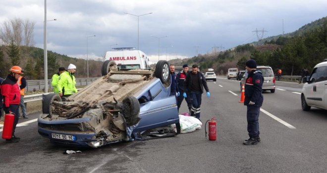 TEM'de otomobil takla attı: Anne ve oğlu yaralandı