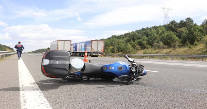 TEM’de, tıra çarpan motosiklet sürücüsü yaralandı