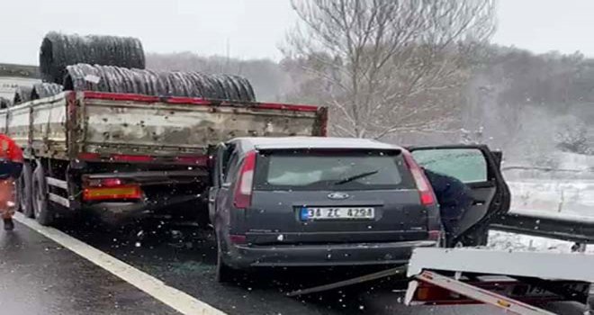 TEM’de tıra çarpan otomobil sürücüsü yaralandı.....