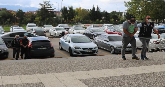 TEM'de uyuşturucuyla yakalanan 2 kişi adliyede