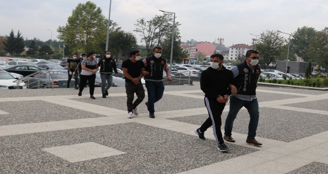 TEM’de uyuşturucuyla yakalanan yabancı uyruklu 4 kişi adliyeye sevk edildi