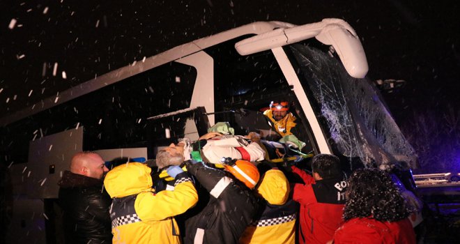 TEM’de zincirleme trafik kazası: 1 ölü, 19 yaralı