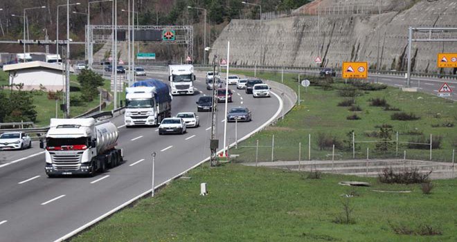 TEM’in Bolu Dağı geçişinde tam kapanma öncesi trafik yoğunluğu