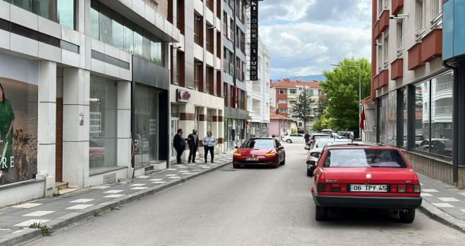 Ters yöne giren otomobil, 7 yaşındaki çocuğa çarptı......