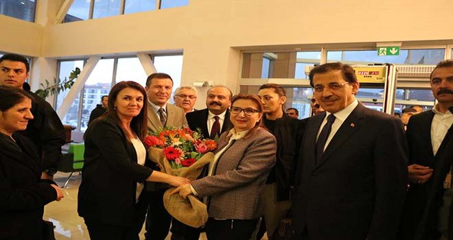 Ticaret Bakanı Ruhsar Pekcan’dan kadın girişimcilere kredi müjdesi 