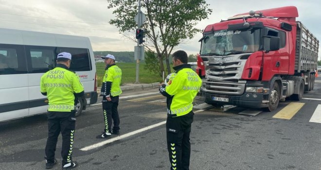 Tır ile kamyonet çarpıştı: 1 yaralı…..